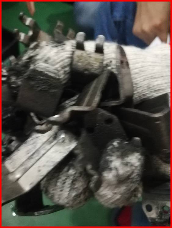 尊龙凯时科技水基环保洗濯剂W4000H洗濯波峰焊回流焊炉链爪案例分享（洗濯前图）.jpg